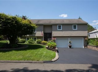 90 Richmond Ave, West Haven, CT 06516