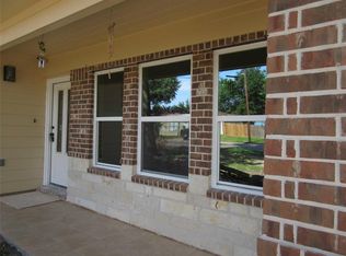 2114 Oaks Dr, Pasadena, TX 77502