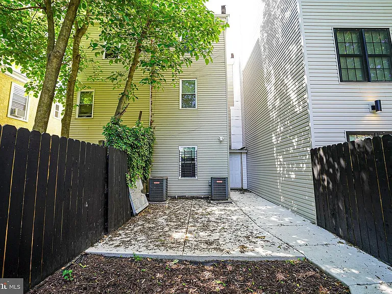 1537 W Stiles St #2 — Photo 21