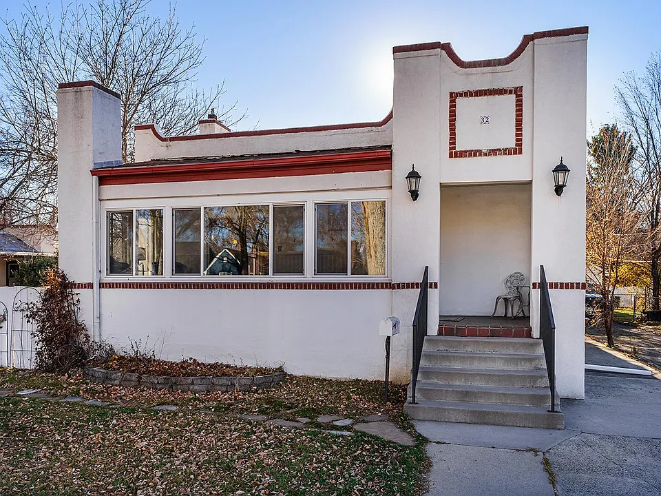 32 Clark Ave