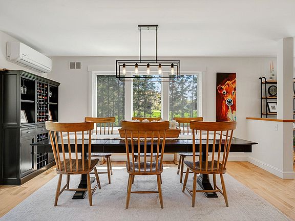 4th image of 17 Winding Brook Road