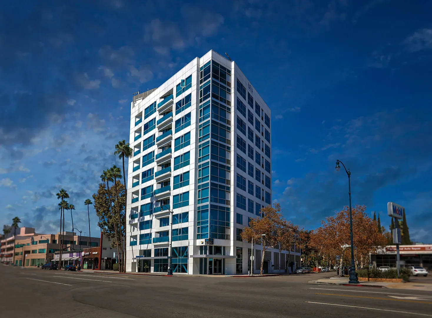 Blu Beverly Hills — Photo 1
