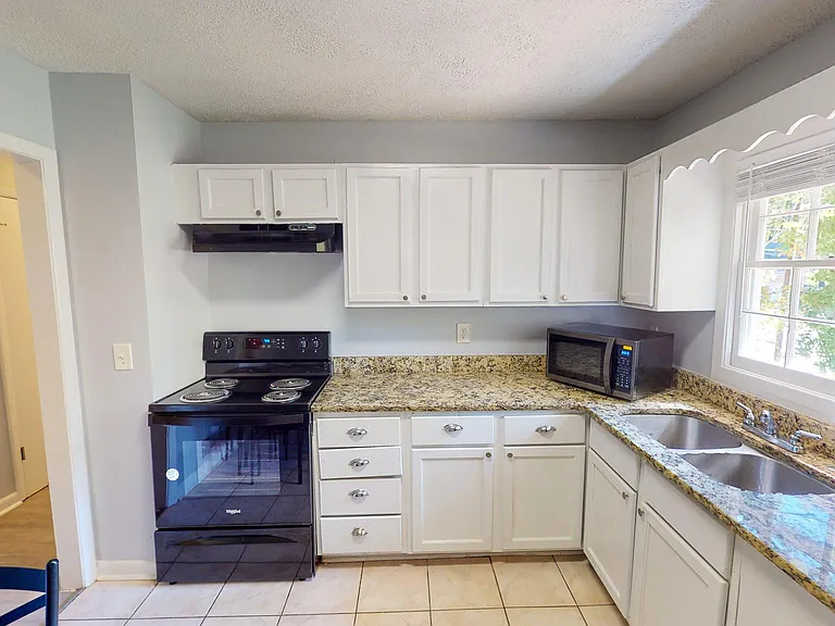 4449 Malibu Dr — Photo 5