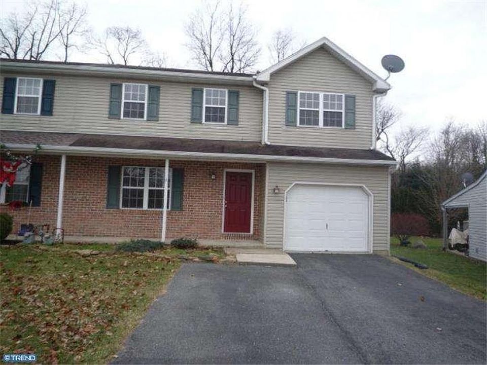 1st image of 220 Hickory Dr