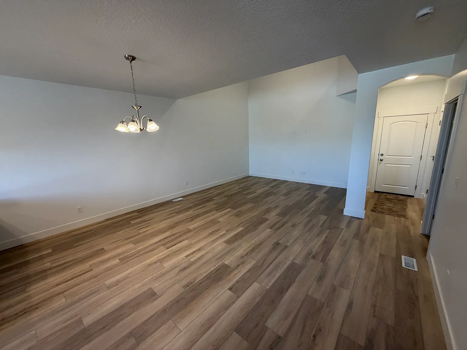 4 bed, 3.5 bath, 2436 sqft, $3,000 — Photo 4