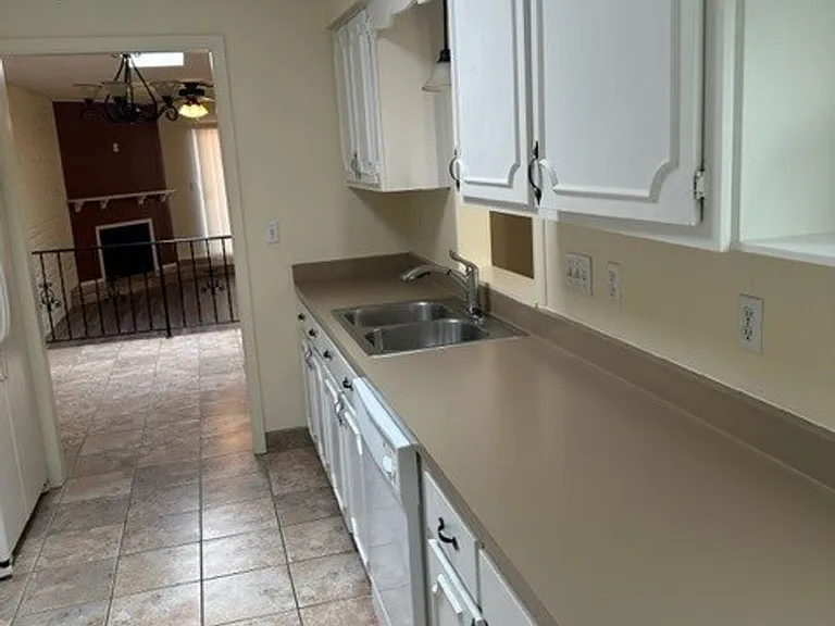 2900 Majestic Rdg #A — Photo 15