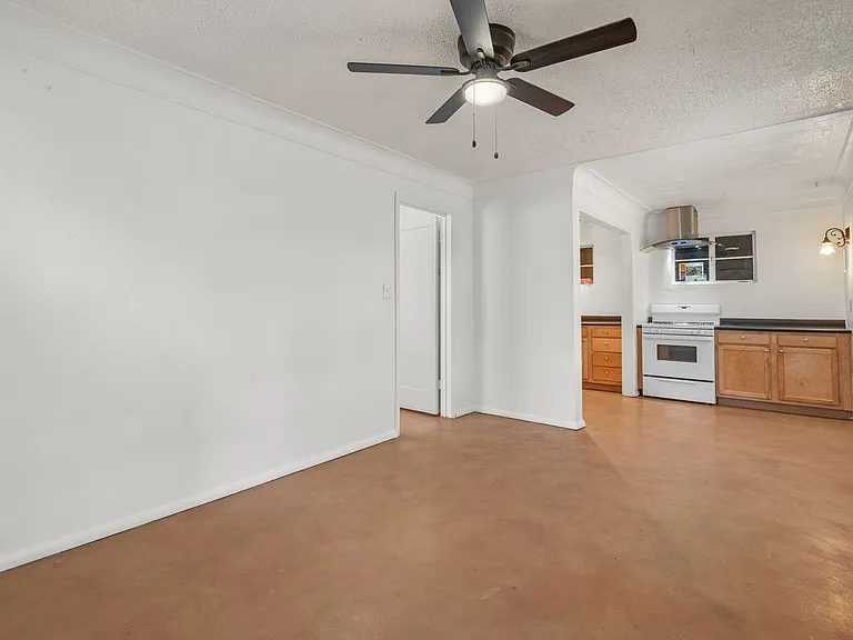 1503 E Adelaide Dr — Photo 3
