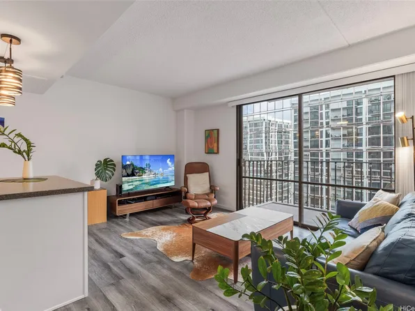 225 Queen St APT 22G, Honolulu, HI 96813