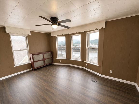 4th image of 257 Thompson Ave