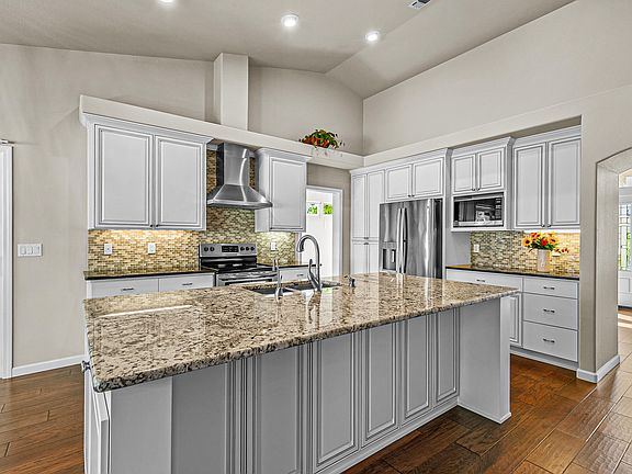2nd image of 601 Summerwood Dr