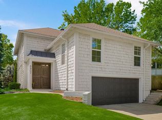 6907 Edgevale Rd, Kansas City, MO 64113