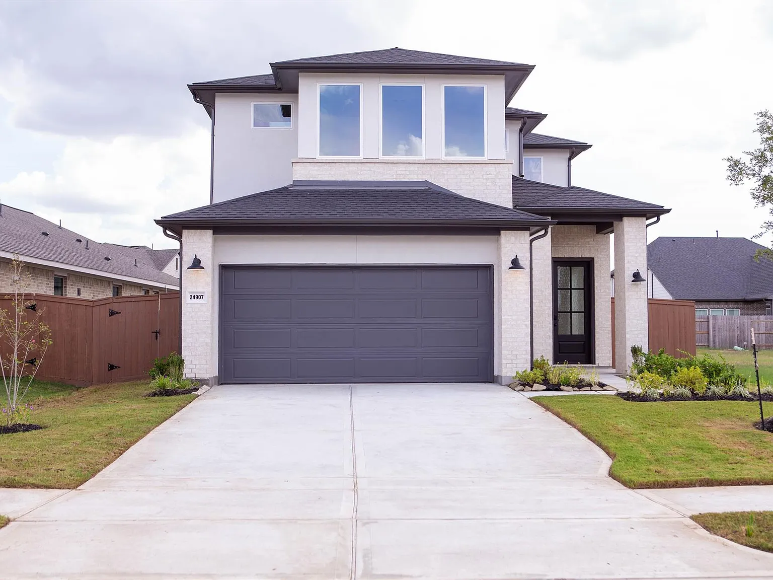 4 bed, 3.5 bath, 2362 sqft, $3,000 — Photo 1