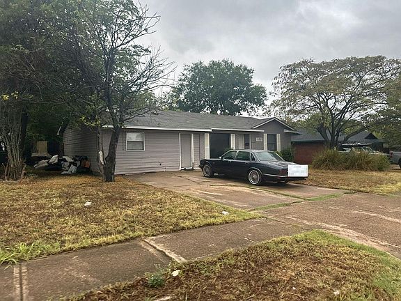 3rd image of 1521 E Red Bird Ln