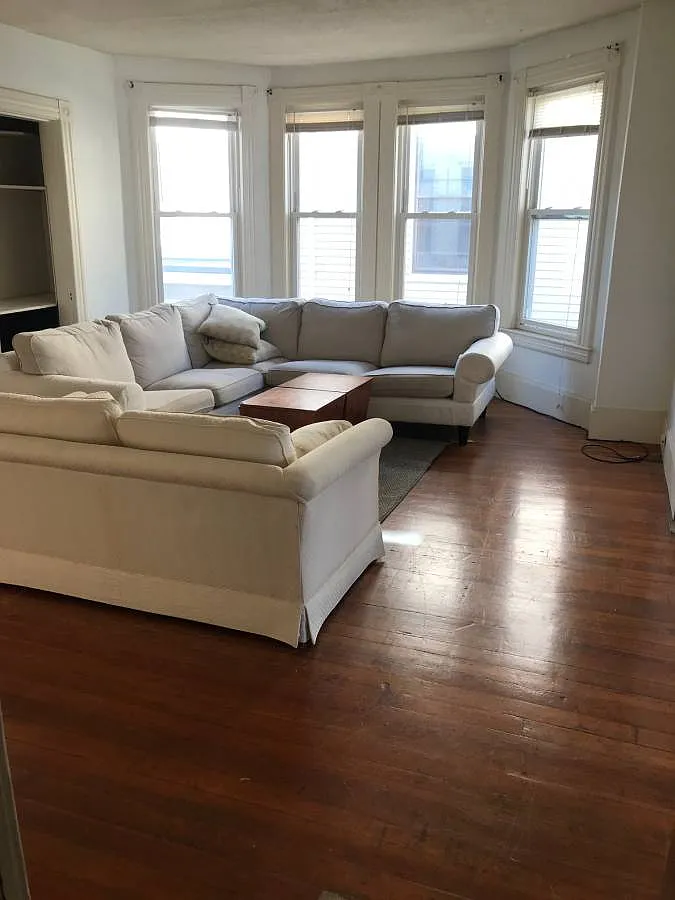 3 bed, 1300 sqft, $3,100 — Photo 2