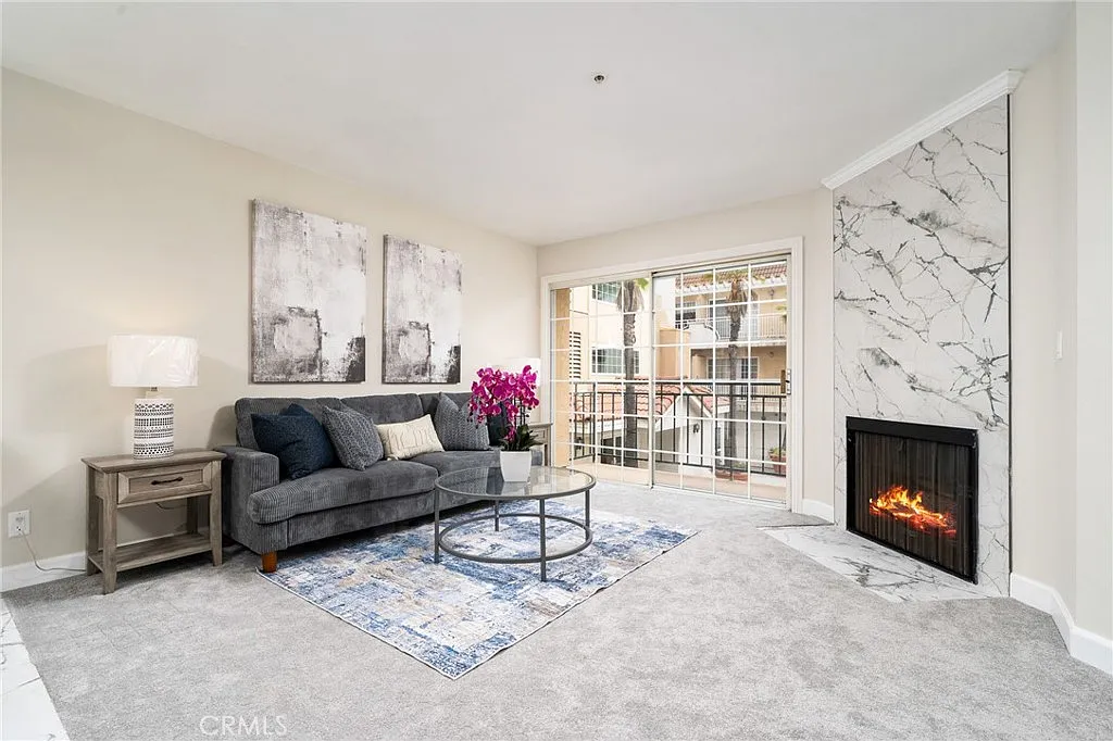 3 bed, 2.5 bath, 1191 sqft, $3,800 — Photo 1