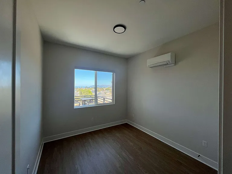 401 W Grand Ave #401 — Photo 12