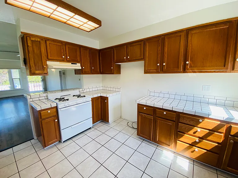 1318 Madrid Ave — Photo 5