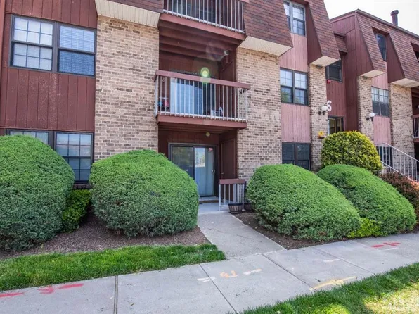 61 Golden Sq #A, Woodbridge, NJ 07095