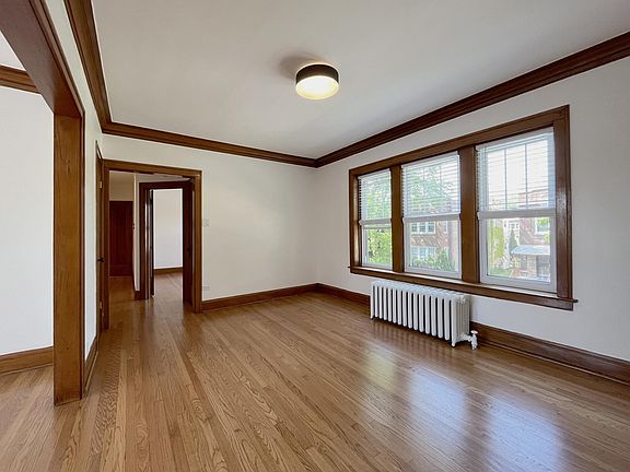 3rd image of 3737 W Cornelia Ave #1