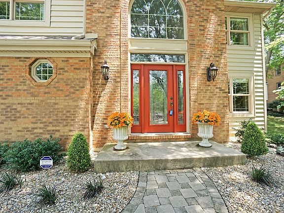 3rd image of 9884 Creekstone Ln