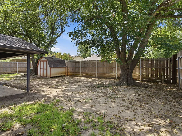 2223 Sierra Dr — Photo 27
