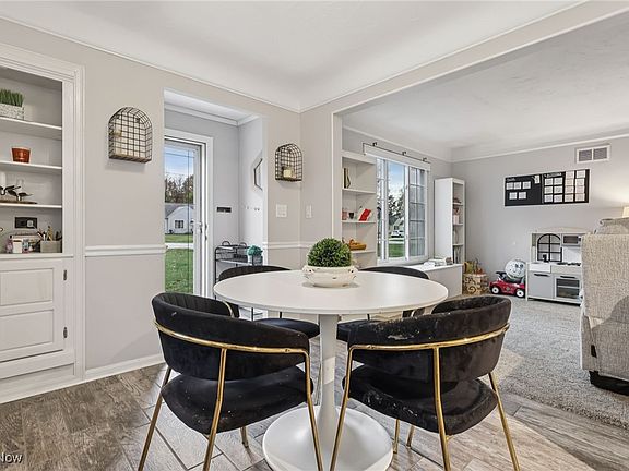 5th image of 24152 Hedgewood Ave
