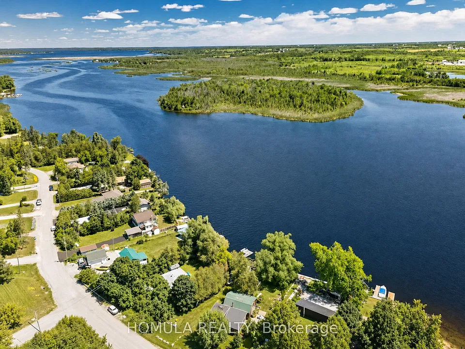 24 Riverside Dr