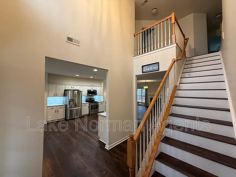 15622 Troubadour Ln — Photo 7