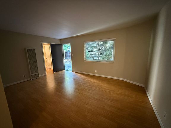5th image of 3014 Huff Ave #4
