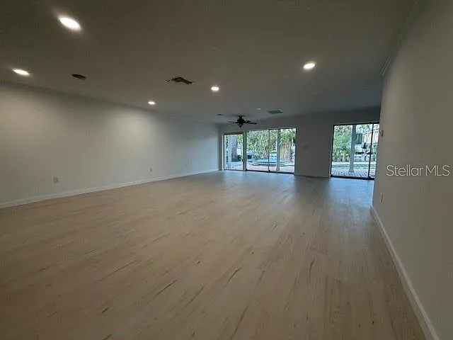 605 Lotus Ln — Photo 6
