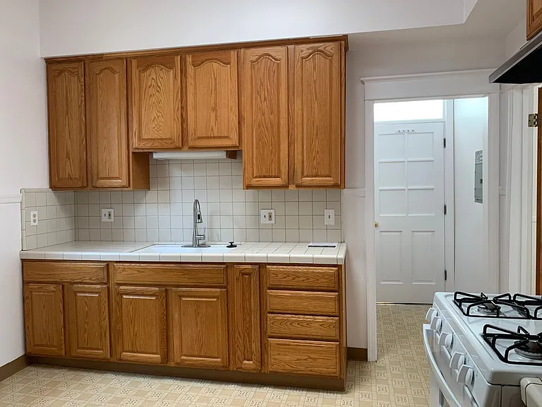 627 N Hill Pl — Photo 11