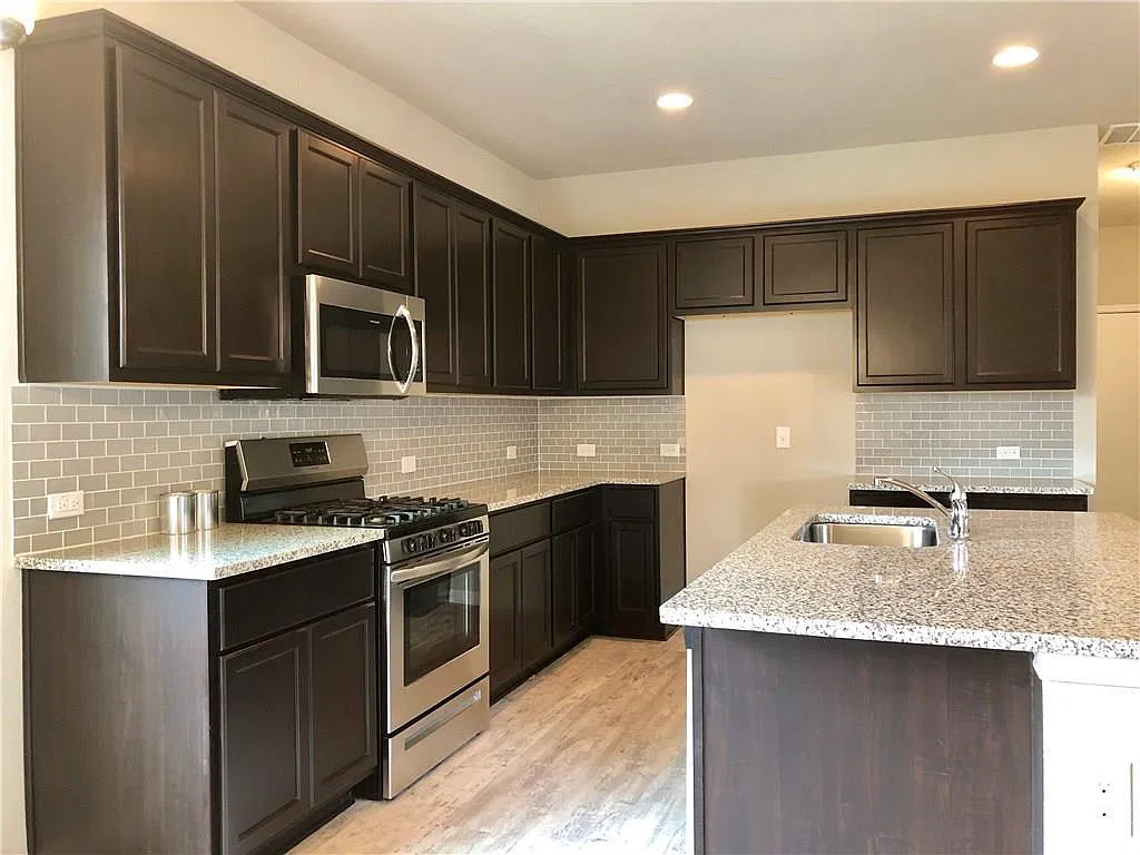 4 bed, 2.0 bath, 1754 sqft, $2,150 — Photo 4