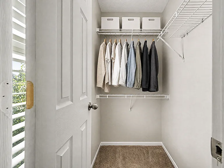 Alkire-Glen-Apartments-Closet