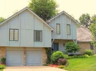 3519 NE Lacewood Cir, Lees Summit, MO 64064