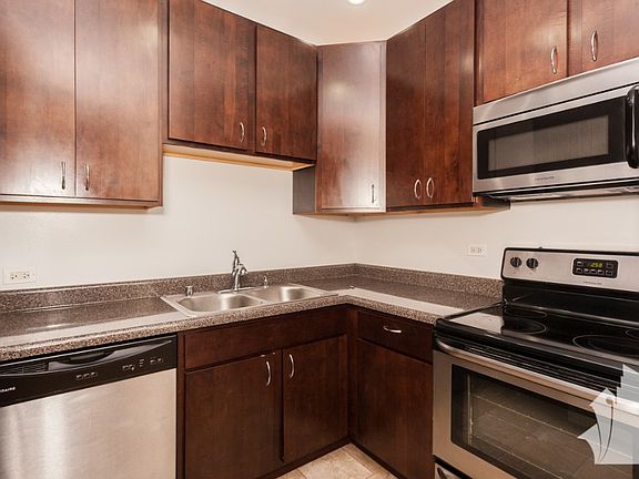 5th image of 1023 W Argyle St APT 209B
