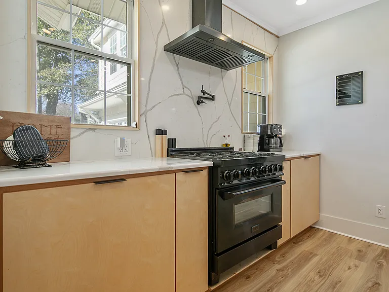 1208 Goodview Ave — Photo 40