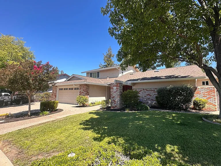 870 Saturn Way — Photo 14