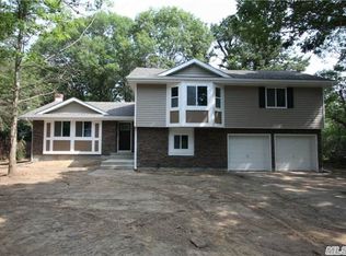 17 Rolling Hills Dr, Ridge, NY 11961