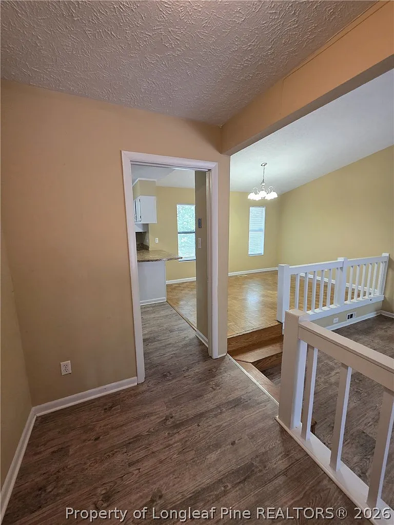 3 bed, 2.0 bath, 1301 sqft, $1,395 — Photo 2