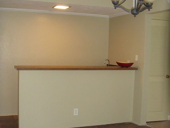 Dining area with wet bar - Unit 2