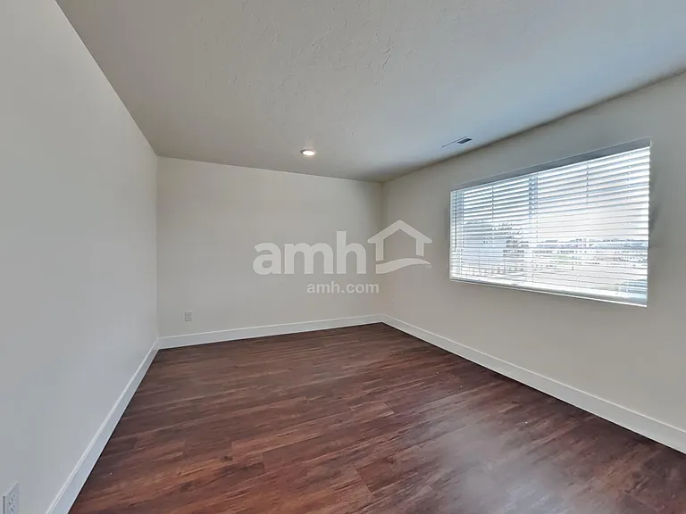 1453 N Alderleaf Ave — Photo 21
