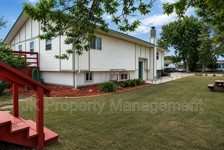 2408 Main St — Photo 3
