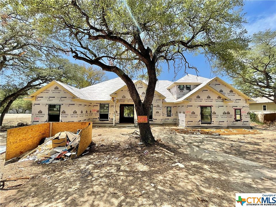 1st image of 104 Lago Viento Ln