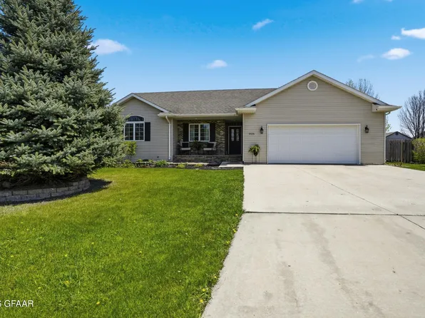 1125 18th Ave SE, East Grand Forks, MN 56721