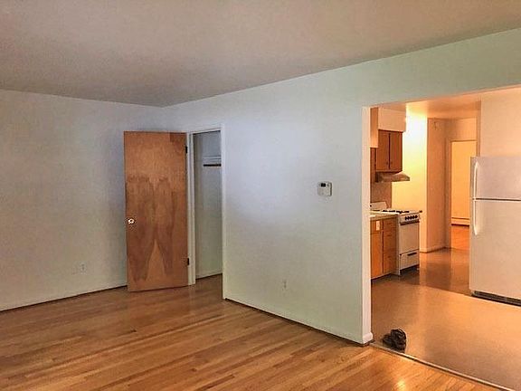 4th image of 1563 Jones Dr
