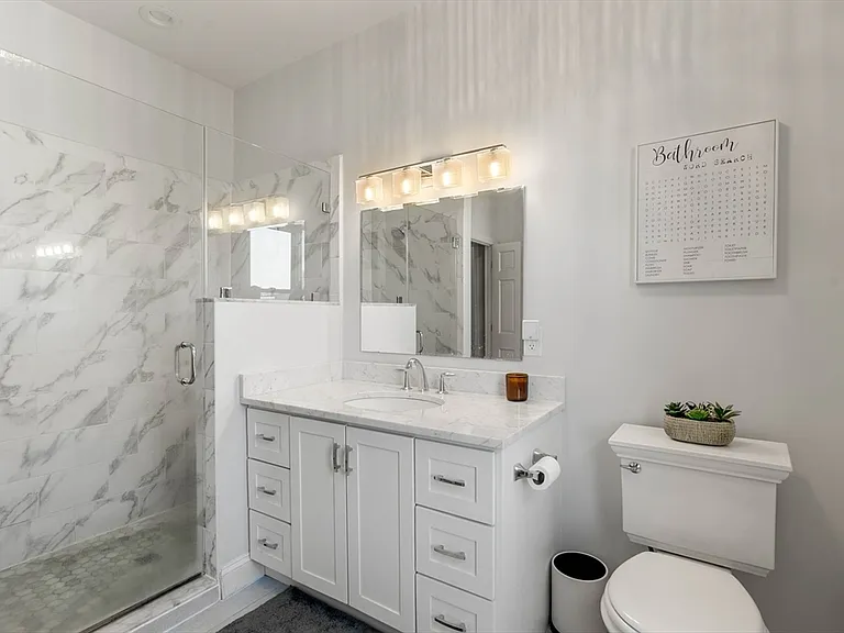 870 E 2nd St #3 — Photo 9