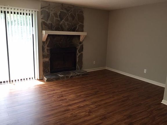 Living Room w/fireplace