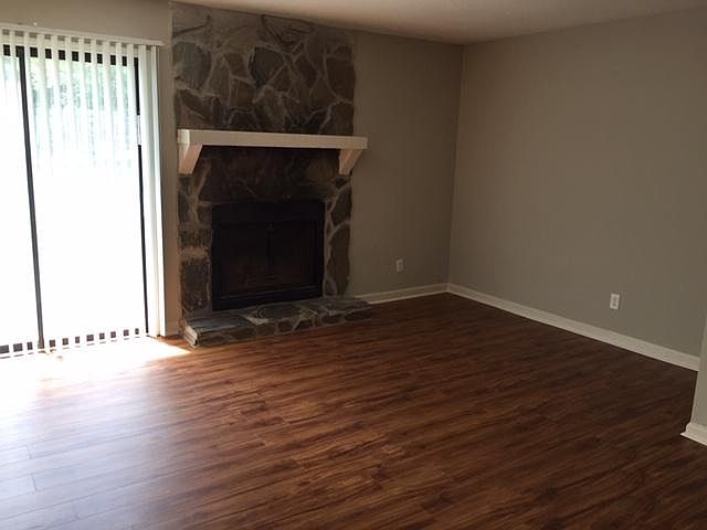 Living Room w/fireplace