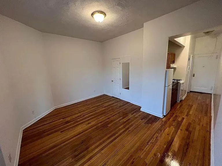 200 W 113th St #E7 — Photo 2