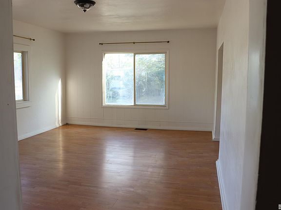 3rd image of 127 S California St